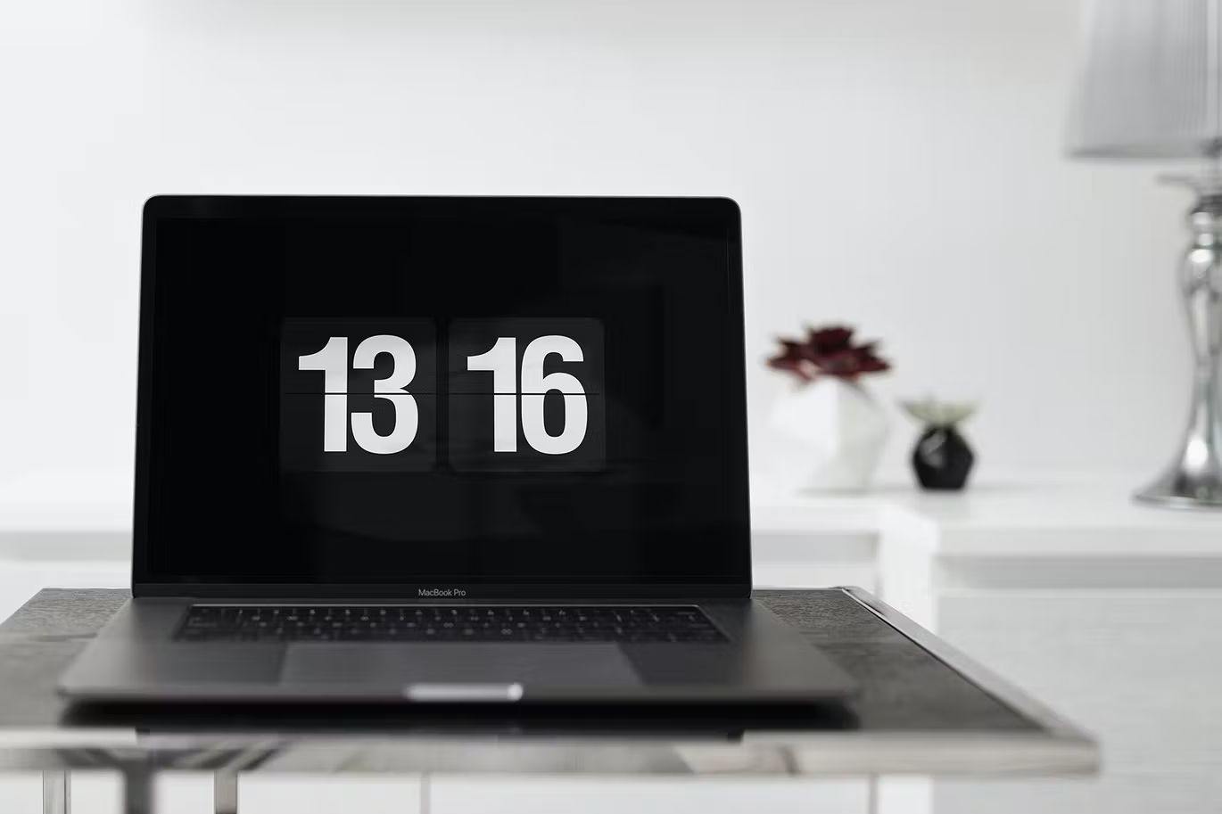 موکاپ مک بوک پرو MacBook Pro Responsive Mock-Up - 11