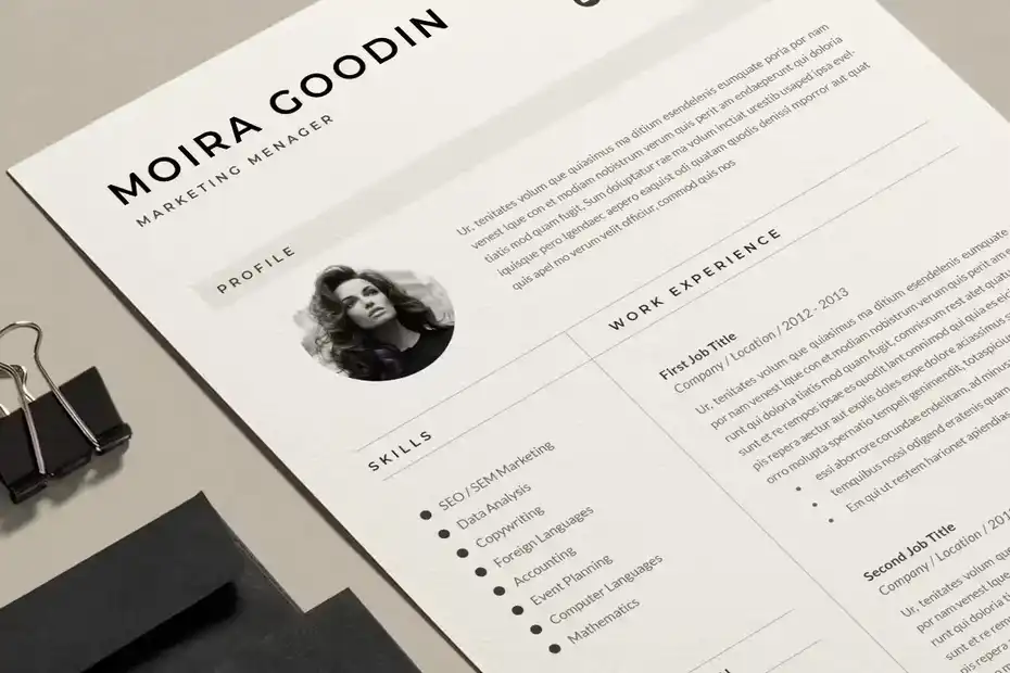قالب ایندیزاین رزومه Resume Template | Moira - 9