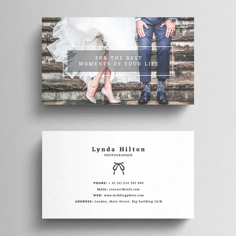 موکاپ کارت ویزیت Business card mockup with legs - 1